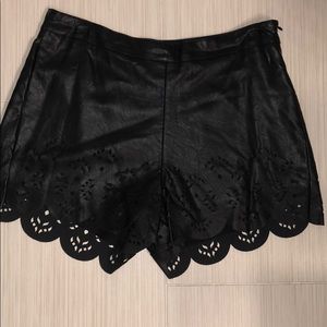 GIANNI BINI BLACK LEATHER SHORTS MEDIUM